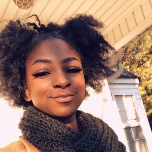 Meet your Posher, Zahria